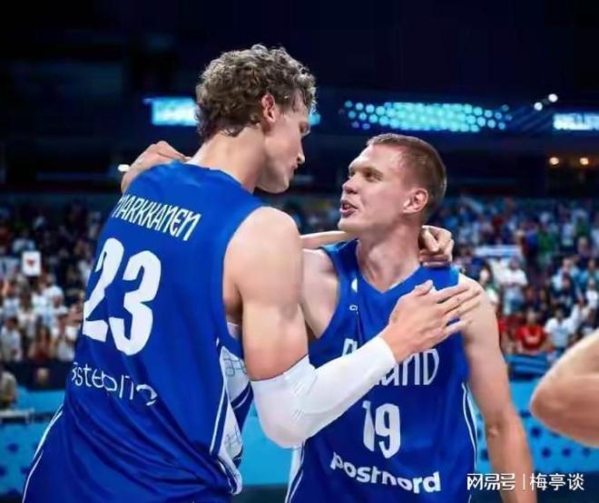 爱游戏手机版德罗巴巅峰对决，字母哥与50激战DWG分钟，挺进下一轮胜负难料！(字母哥和阿德巴约)