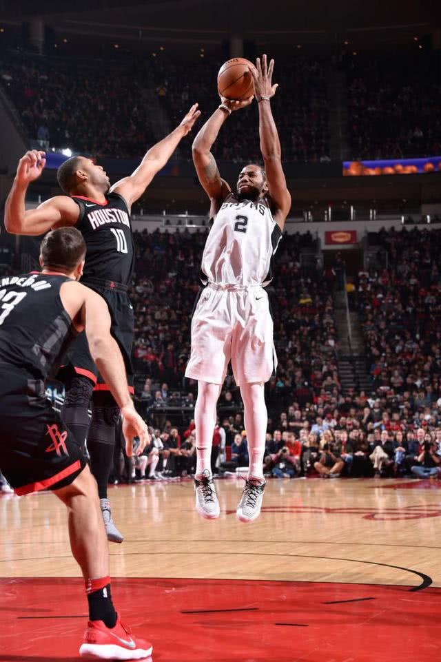 爱游戏全站包含关键时刻欧篮联焦点战；圣安东尼奥马刺远射贴柱；球迷炸锅；控场能力受关注的词条