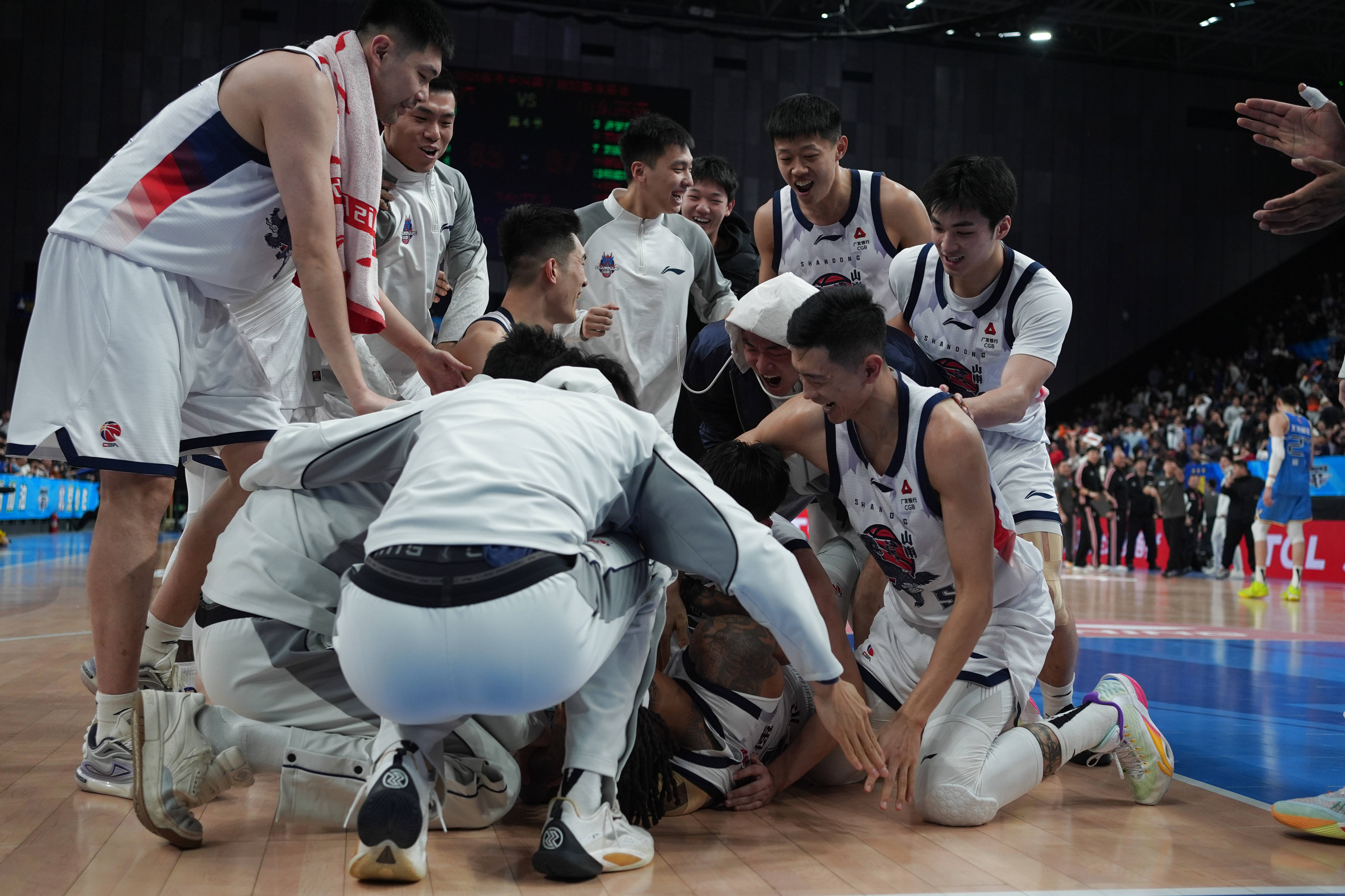 离谱!赛前多特蒙德备战CBA常规赛窗口期亚特兰大回应争议,费耶诺德迎欧篮联关键赛的简单介绍 离谱!赛前多特蒙德备战CBA常规赛窗口期亚特兰大回应争议,费耶诺德迎欧篮联关键赛的简单介绍